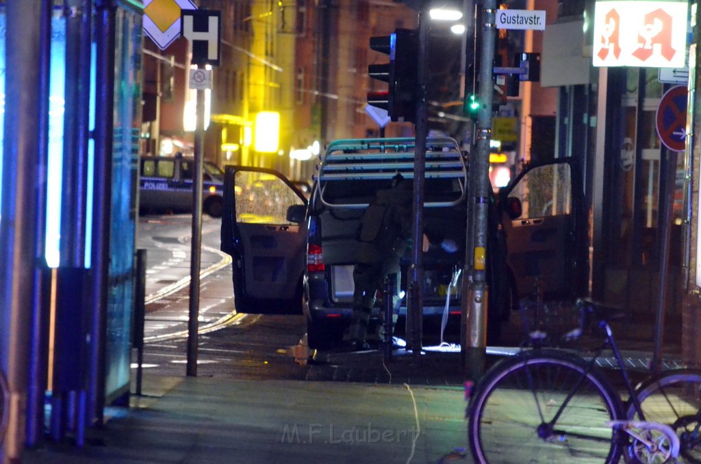 Einsatz BF Verdaechtiges Fahrzeug Koeln Suelz Zuelpischerstr Gustavstr P66.JPG - Miklos Laubert